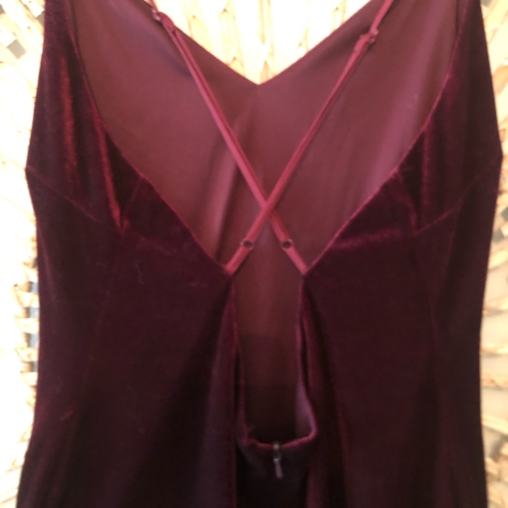 Bardot burgandy velour dress side slit - Picture 6 of 11